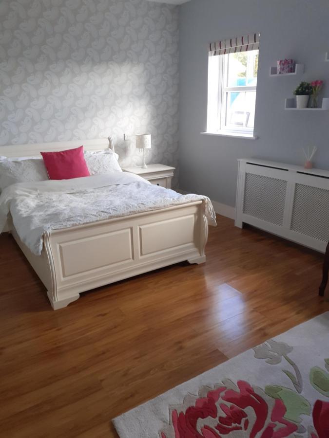 Private Room In Superb House Bed 1 Nobber Екстер'єр фото