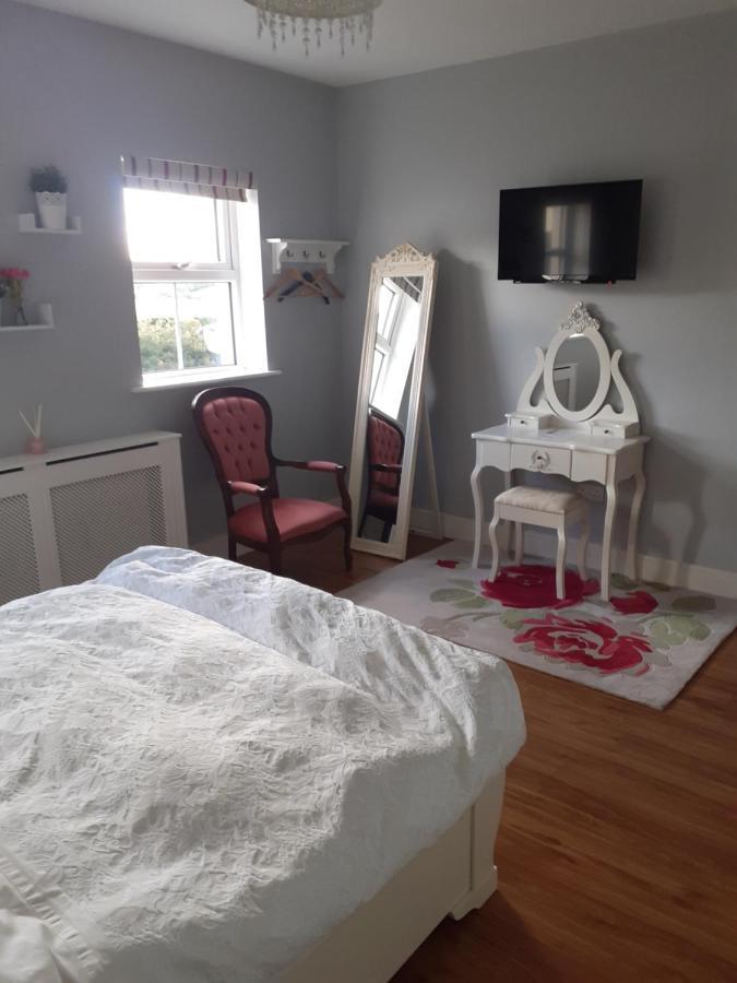 Private Room In Superb House Bed 1 Nobber Екстер'єр фото